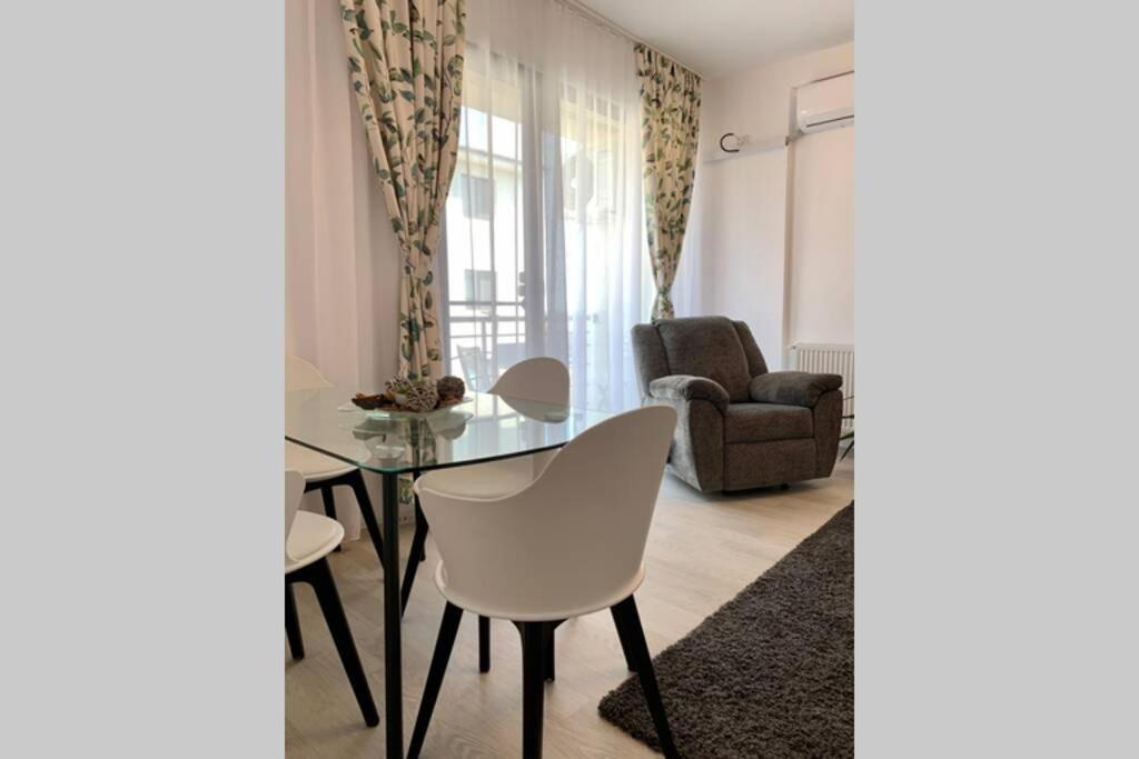 Luxor Apartment Otopeni 3 Exterior foto